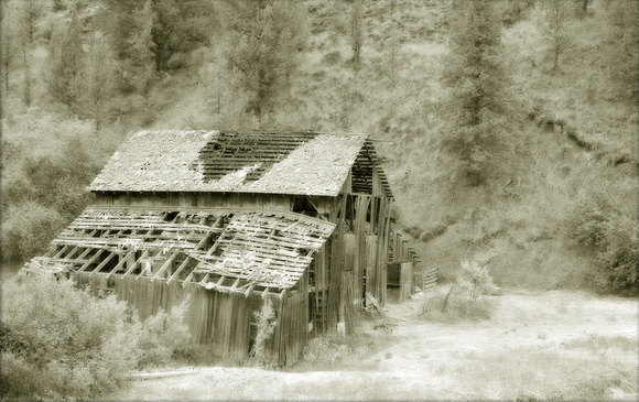Vintage Barn at Service Creek